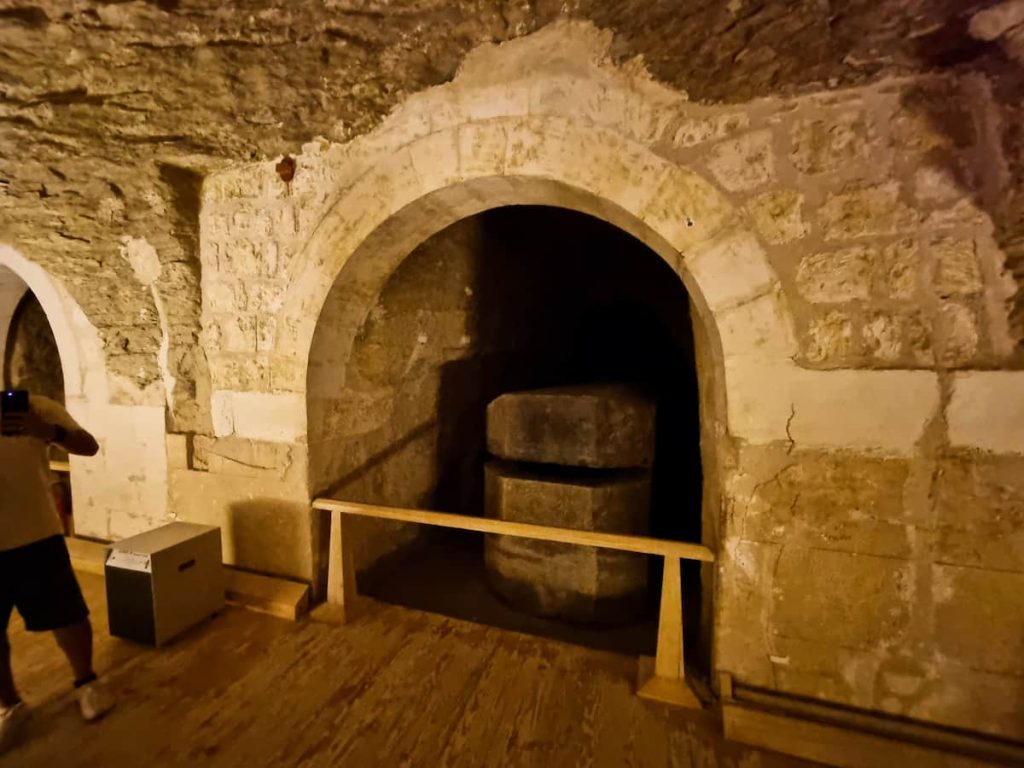 Serapeum of Saqqara vs. Other Tombs in Egypt