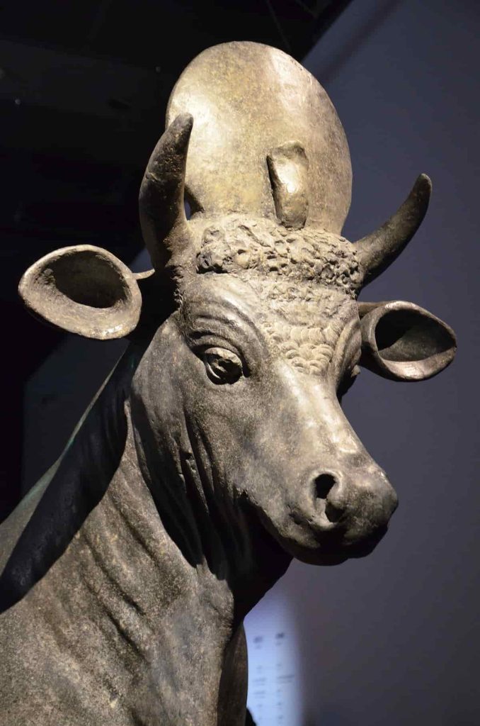 Apis, Symbols and Sacred Animals in Religion