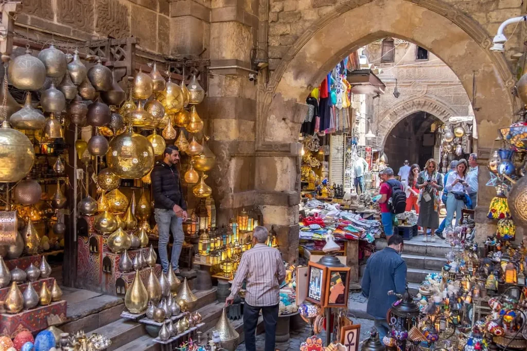 Atmosphere and stalls in the Khan el-Khalili market