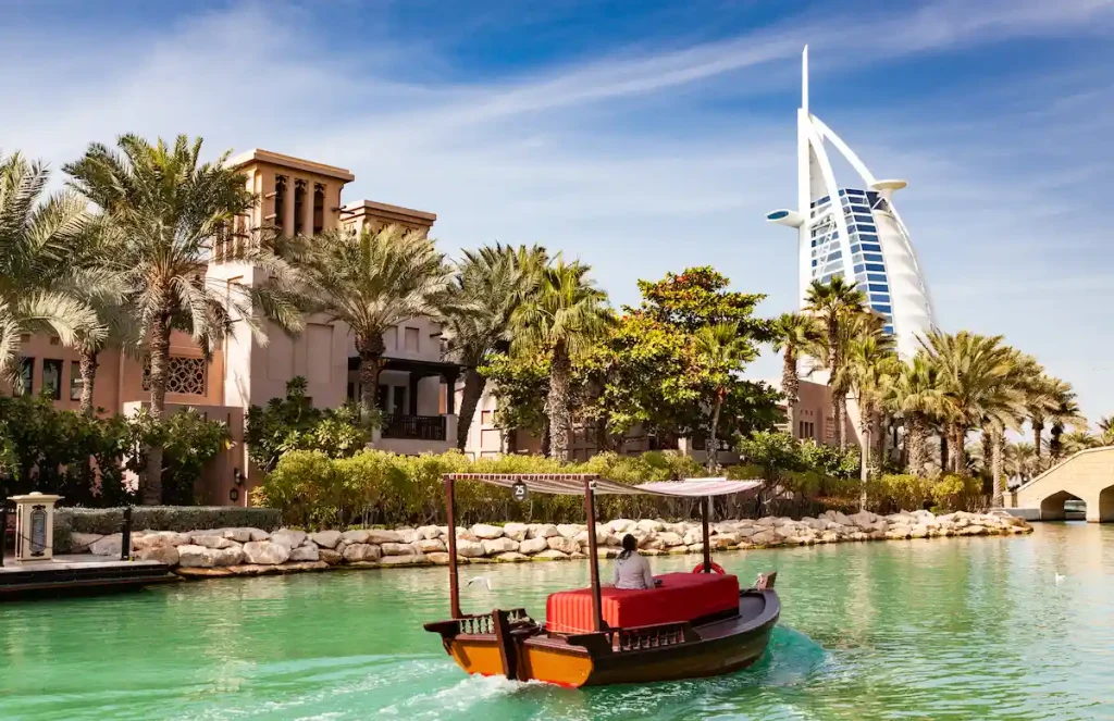  View on Burj Al Arab, the world only seven stars hotel seen from Madinat Jumeirah, a luxury resort which include hotels and souk spreding across over 40 hectars
