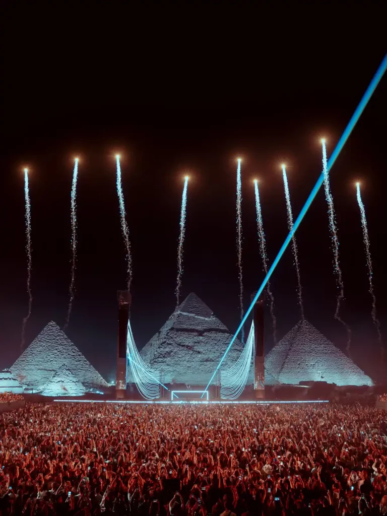 The Great Pyramids as a Stage
