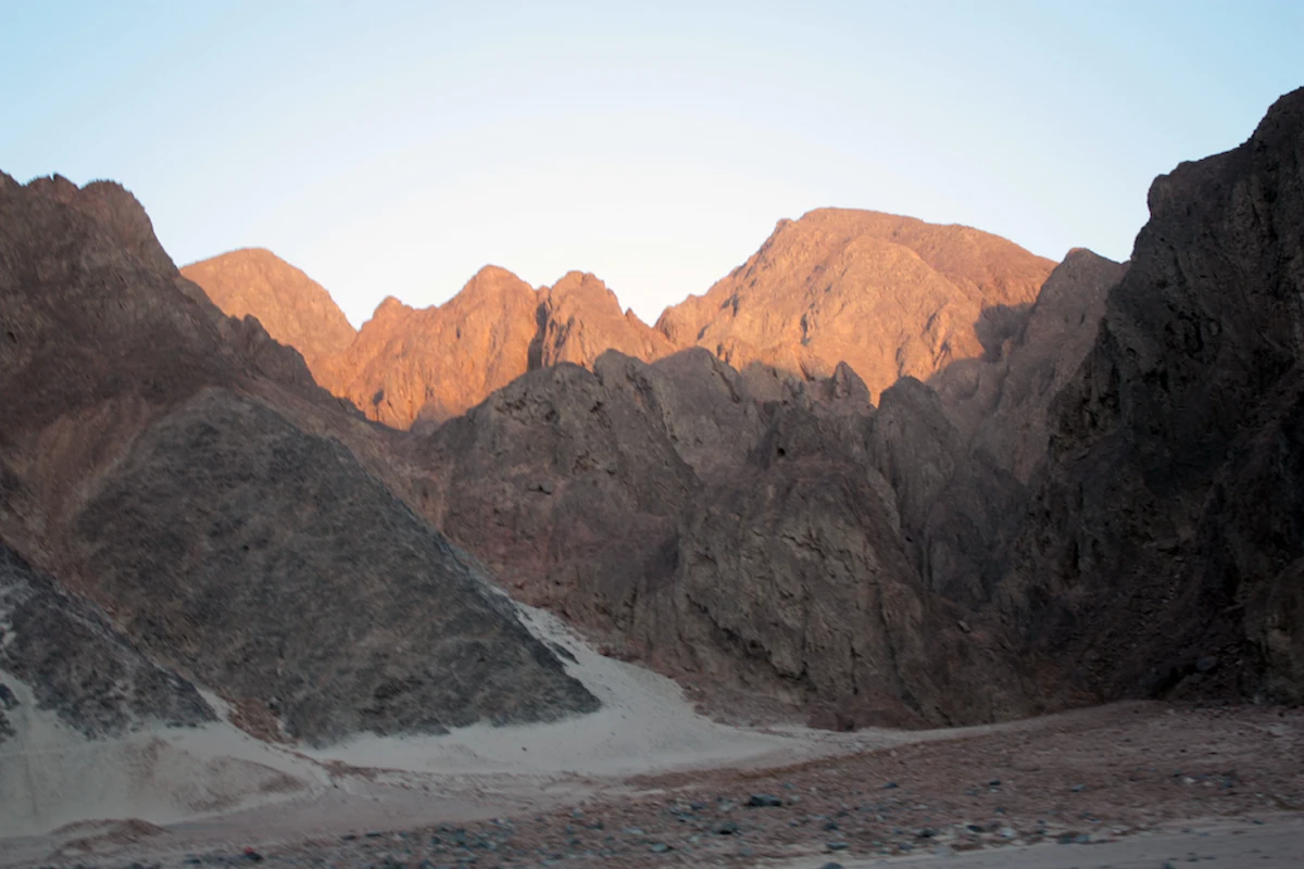 Eastern-desert-mountain