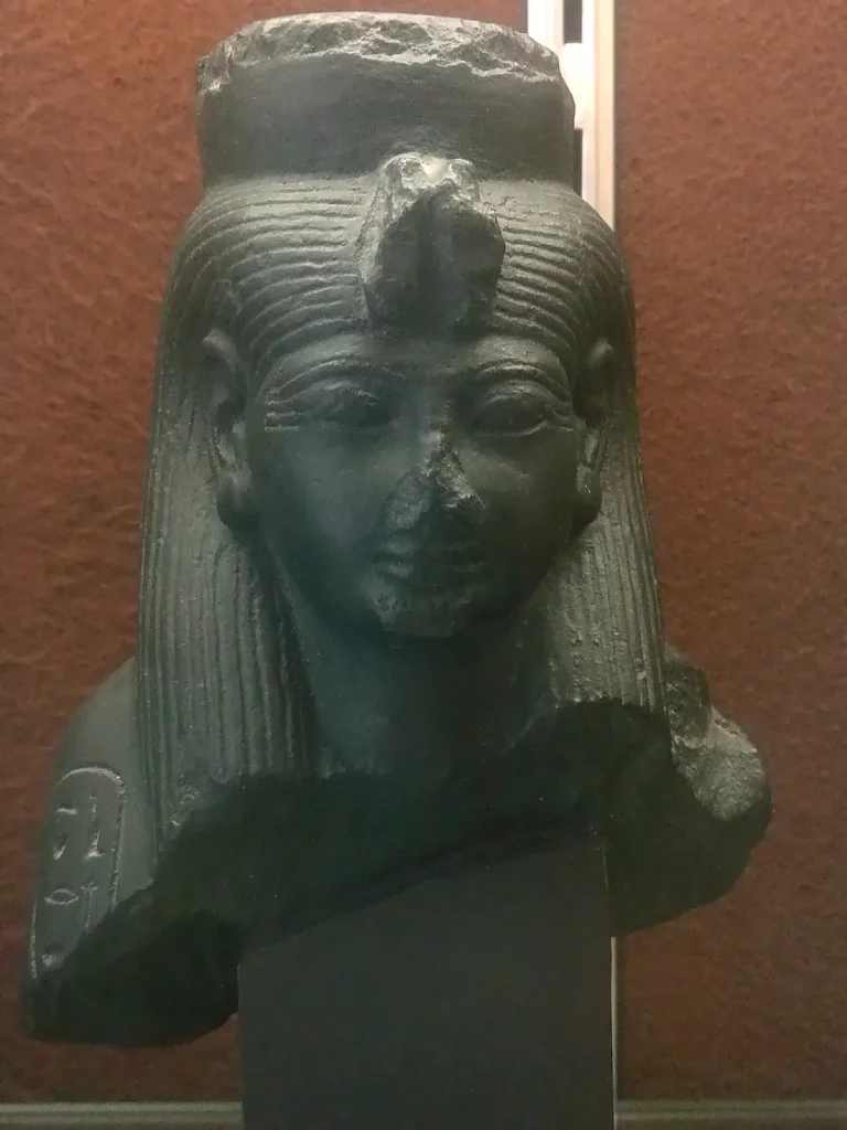 Head of the Egyptian queen Isisnefert