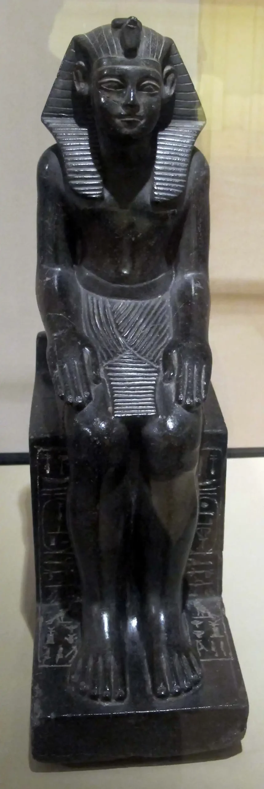 statue of neferhotep I